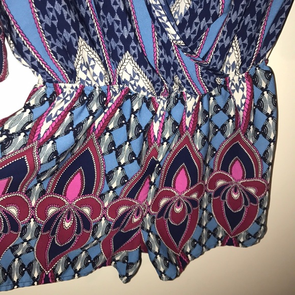 Adorable Patterned Romper ! 💙 - Picture 3 of 5